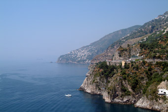 Costiera Amalfitana - Blick zurck auf den Ort Amalfi