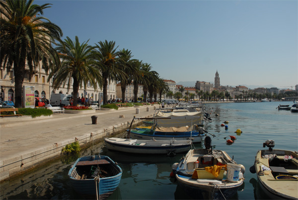 Blick vom Hafen auf Stadt Split